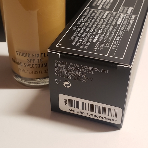 MAC Studio Fix Fluid SPF15 *C45* - Picture 3 of 4